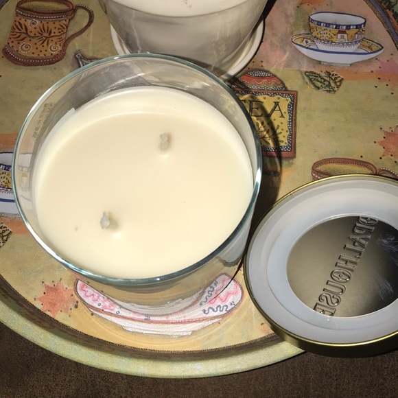 NWT Gardenia Lotus 2 wick candle by Opalhouse - Picture 8 of 9